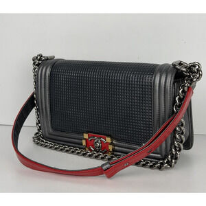 Chanel Medium Boy Flap Shoulder Bag in Grey Cube Embossed Leather 2013-2014 S